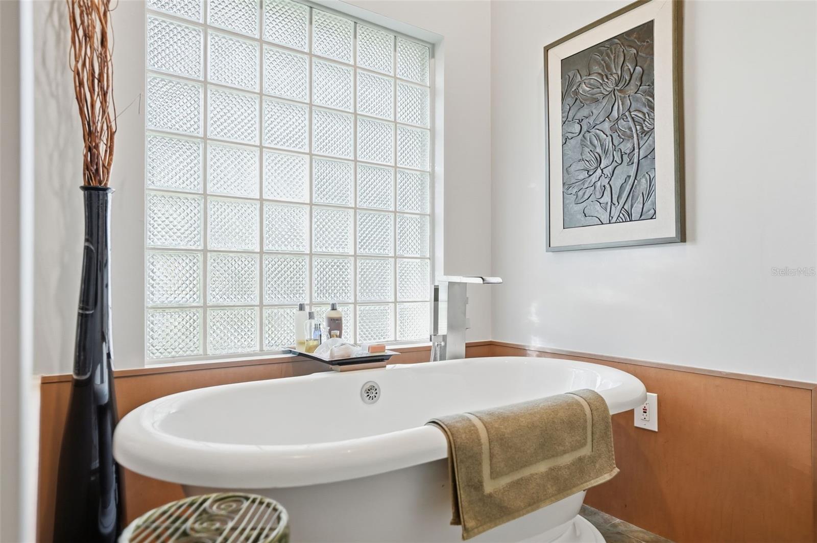 Image 18 of 78 For 7336 Royal Oak Drive