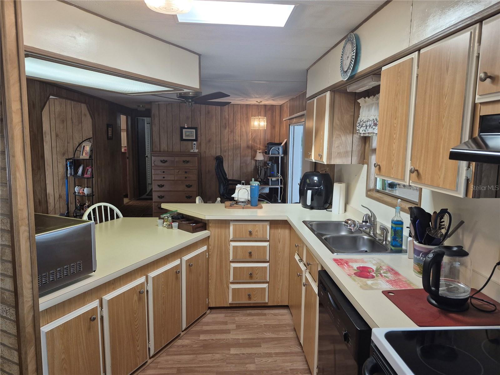 Image 11 of 48 For 14315 Edgeknoll Street