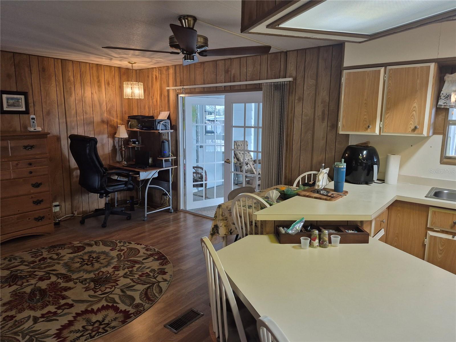 Image 12 of 48 For 14315 Edgeknoll Street