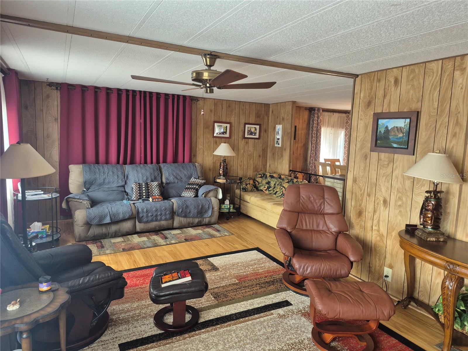 Image 15 of 48 For 14315 Edgeknoll Street