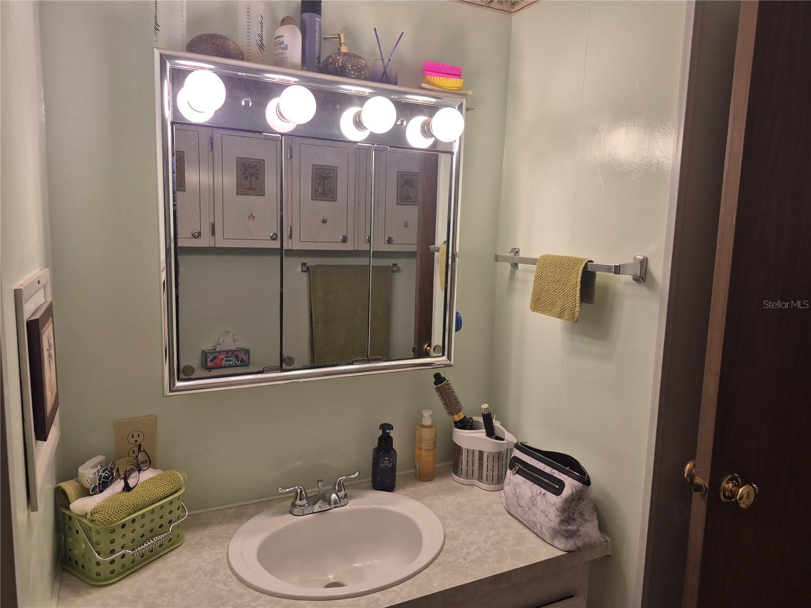 Image 21 of 48 For 14315 Edgeknoll Street