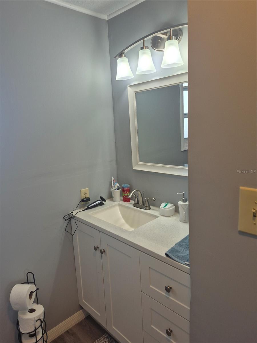 Image 28 of 48 For 14315 Edgeknoll Street