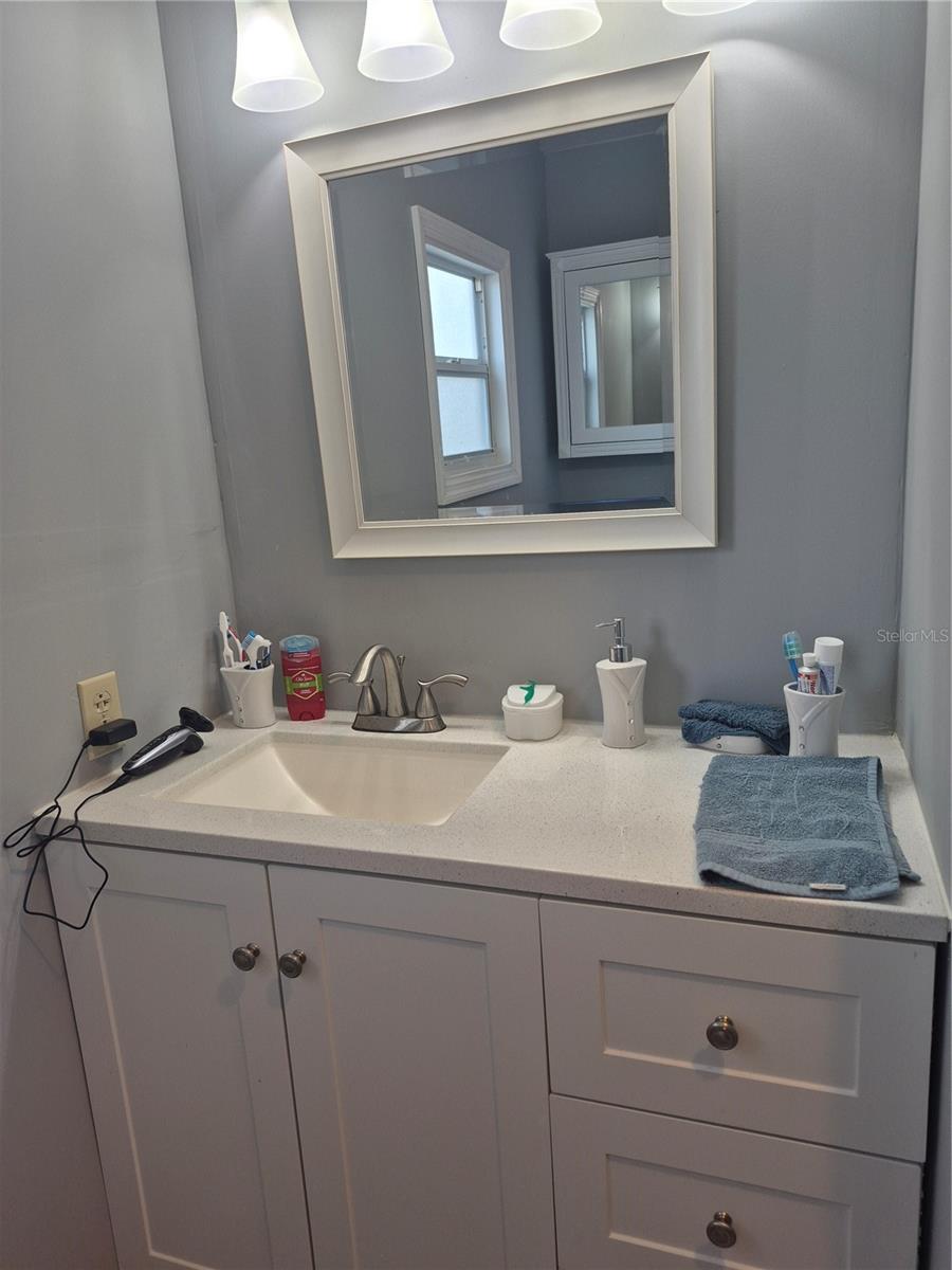 Image 30 of 48 For 14315 Edgeknoll Street