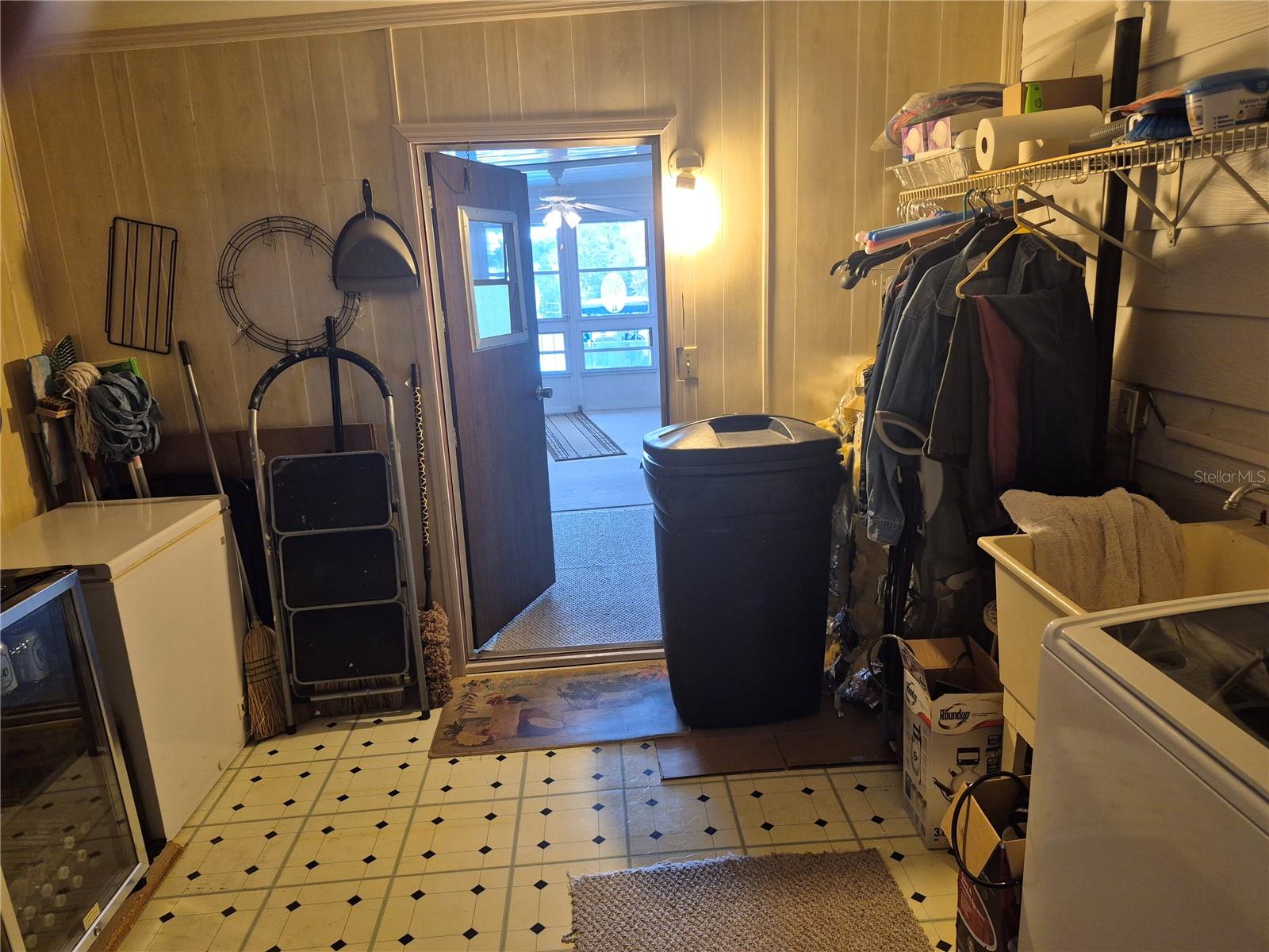 Image 32 of 48 For 14315 Edgeknoll Street