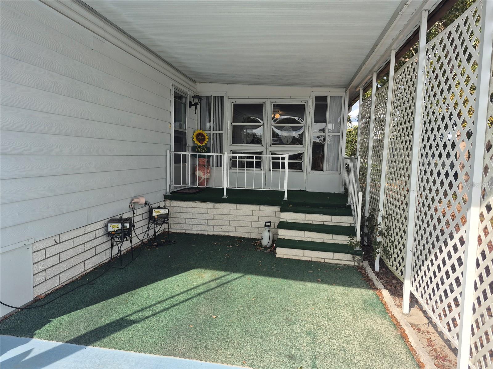 Image 6 of 48 For 14315 Edgeknoll Street