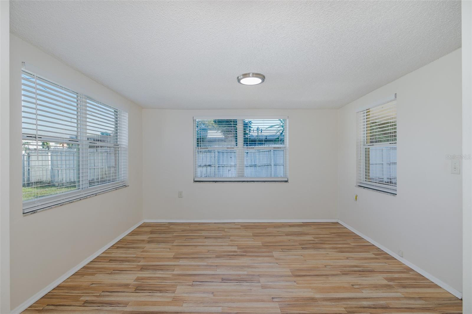 Image 27 of 47 For 1148 Fernwood Drive