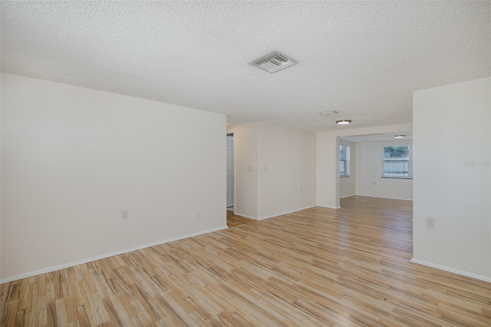 Image 8 of 47 For 1148 Fernwood Drive