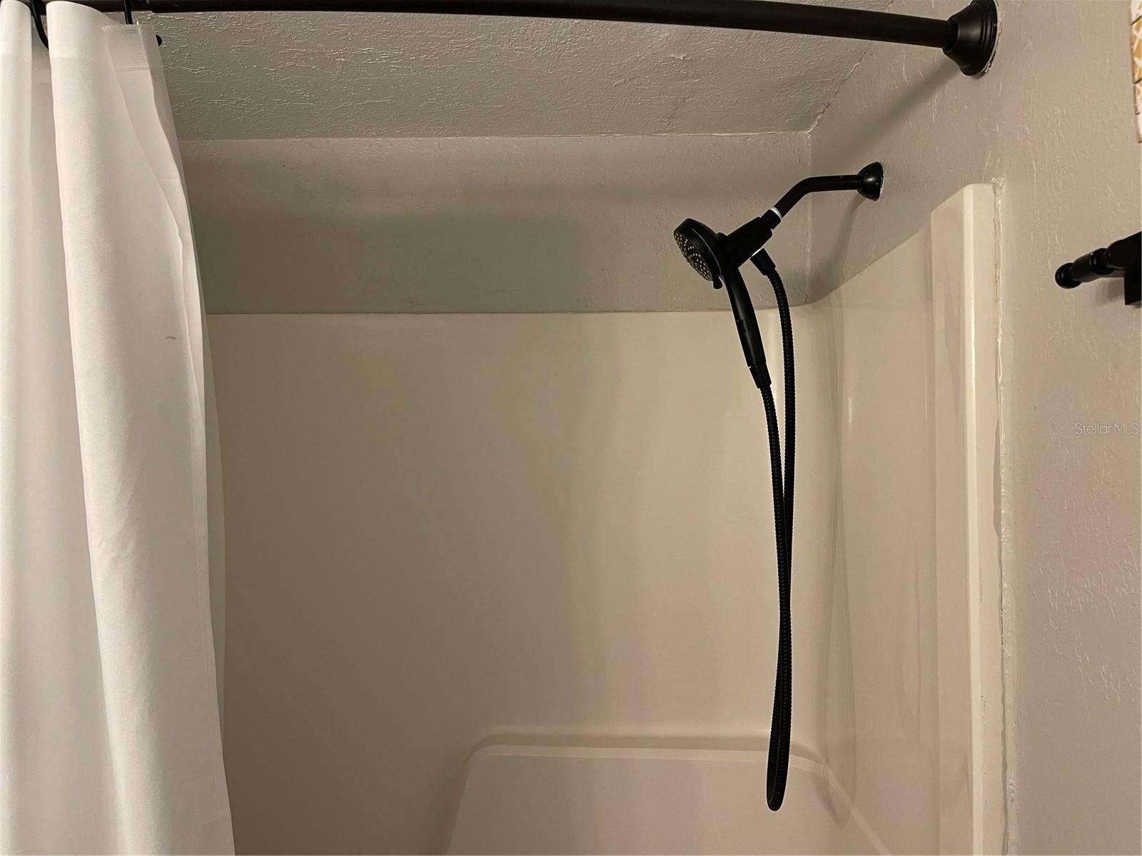 Image 24 of 33 For 20921 Haulover Cove 11