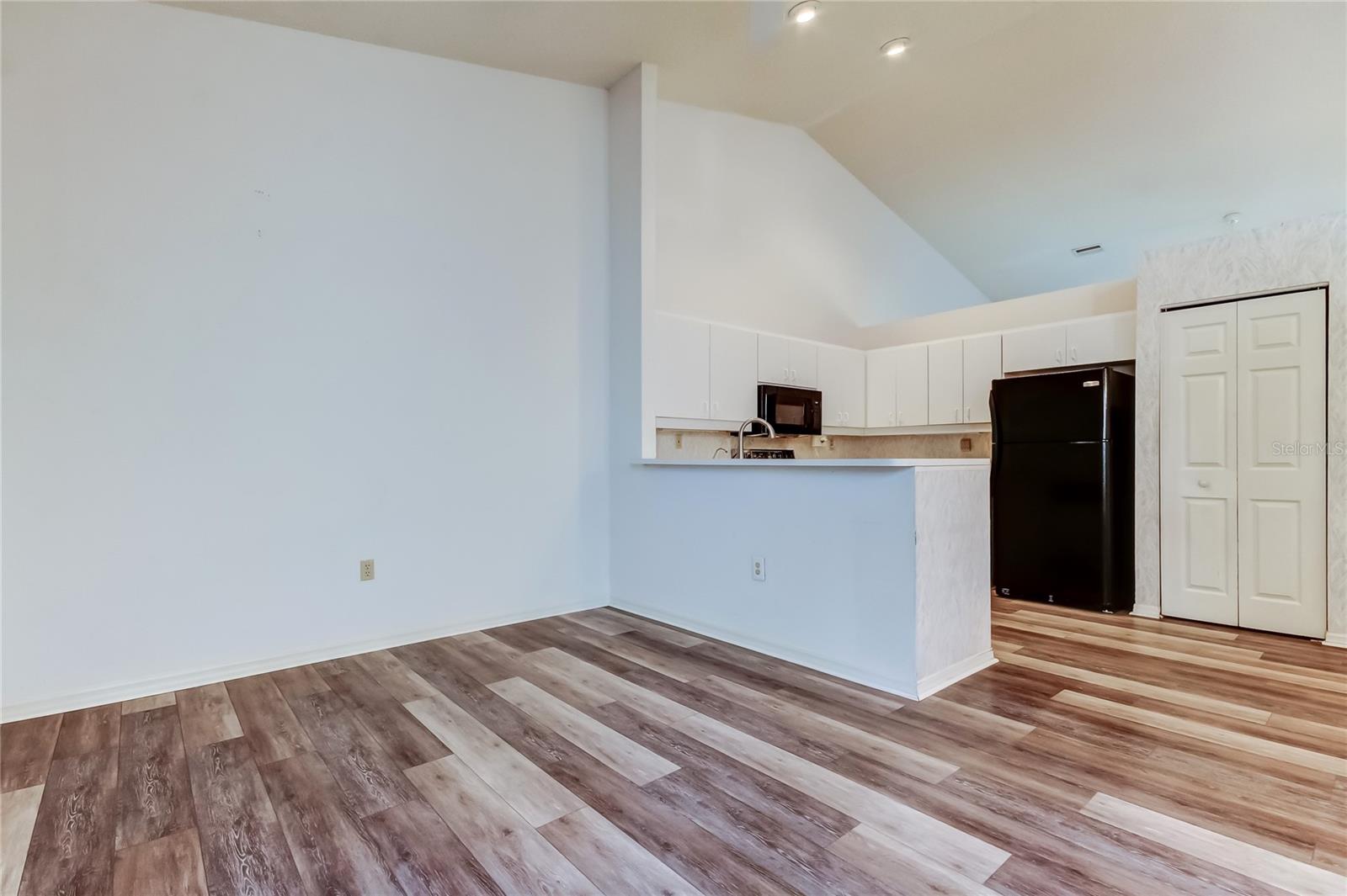 Image 10 of 24 For 7522 Mediterranean Court