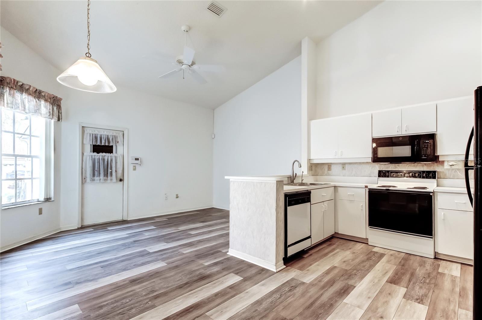 Image 11 of 24 For 7522 Mediterranean Court