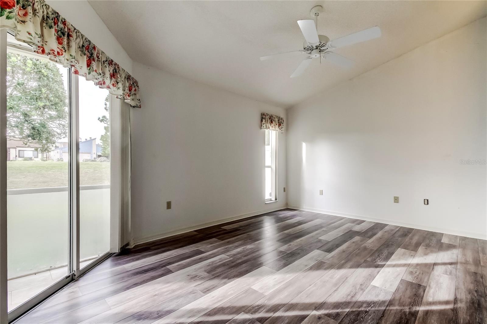 Image 13 of 24 For 7522 Mediterranean Court