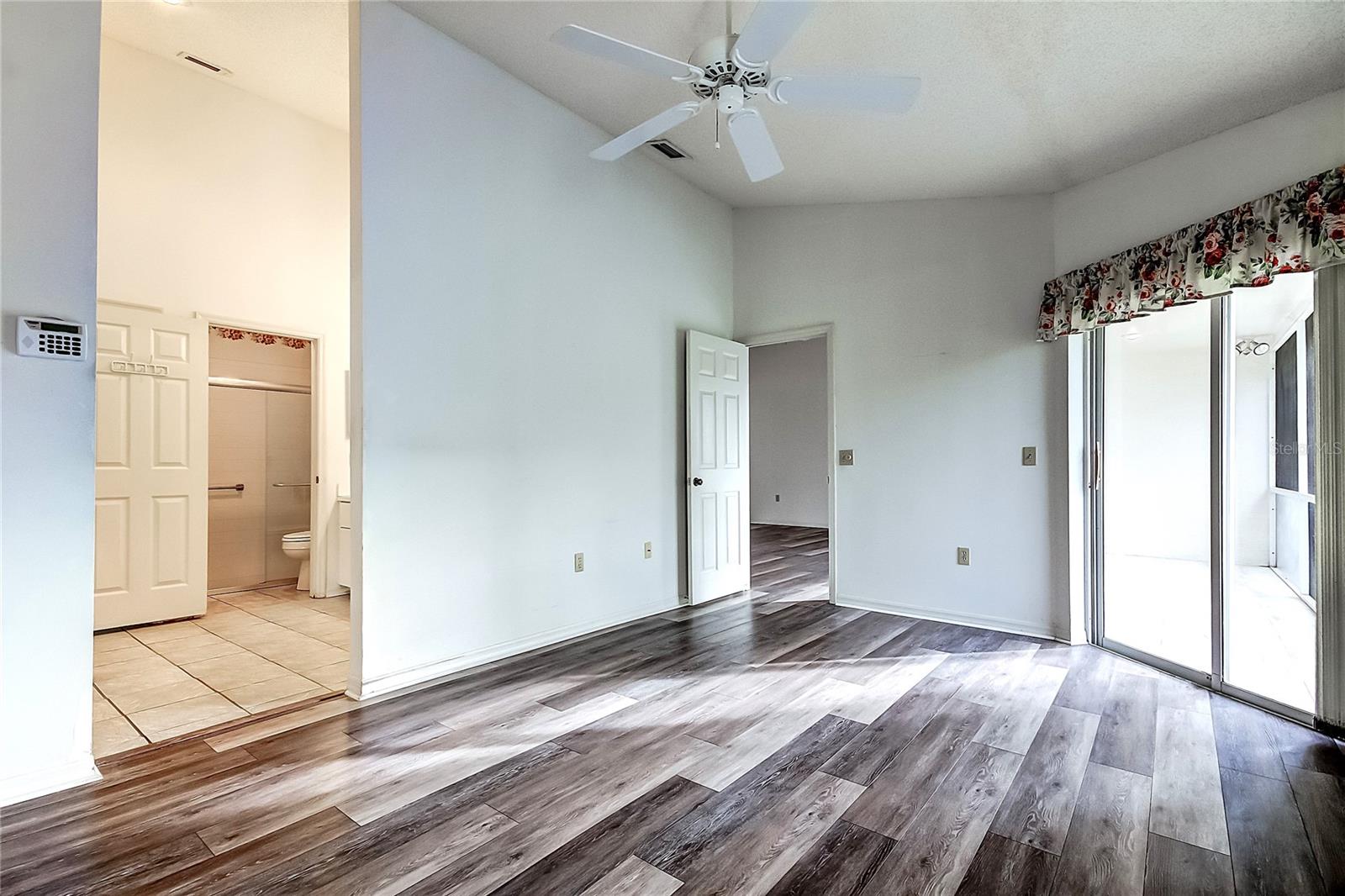 Image 14 of 24 For 7522 Mediterranean Court