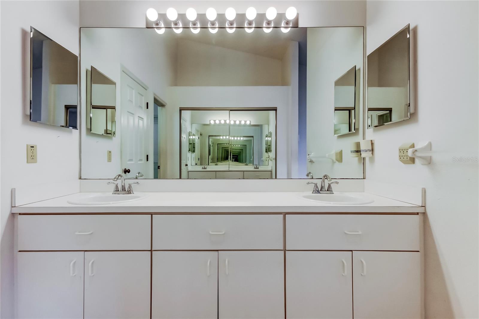 Image 15 of 24 For 7522 Mediterranean Court