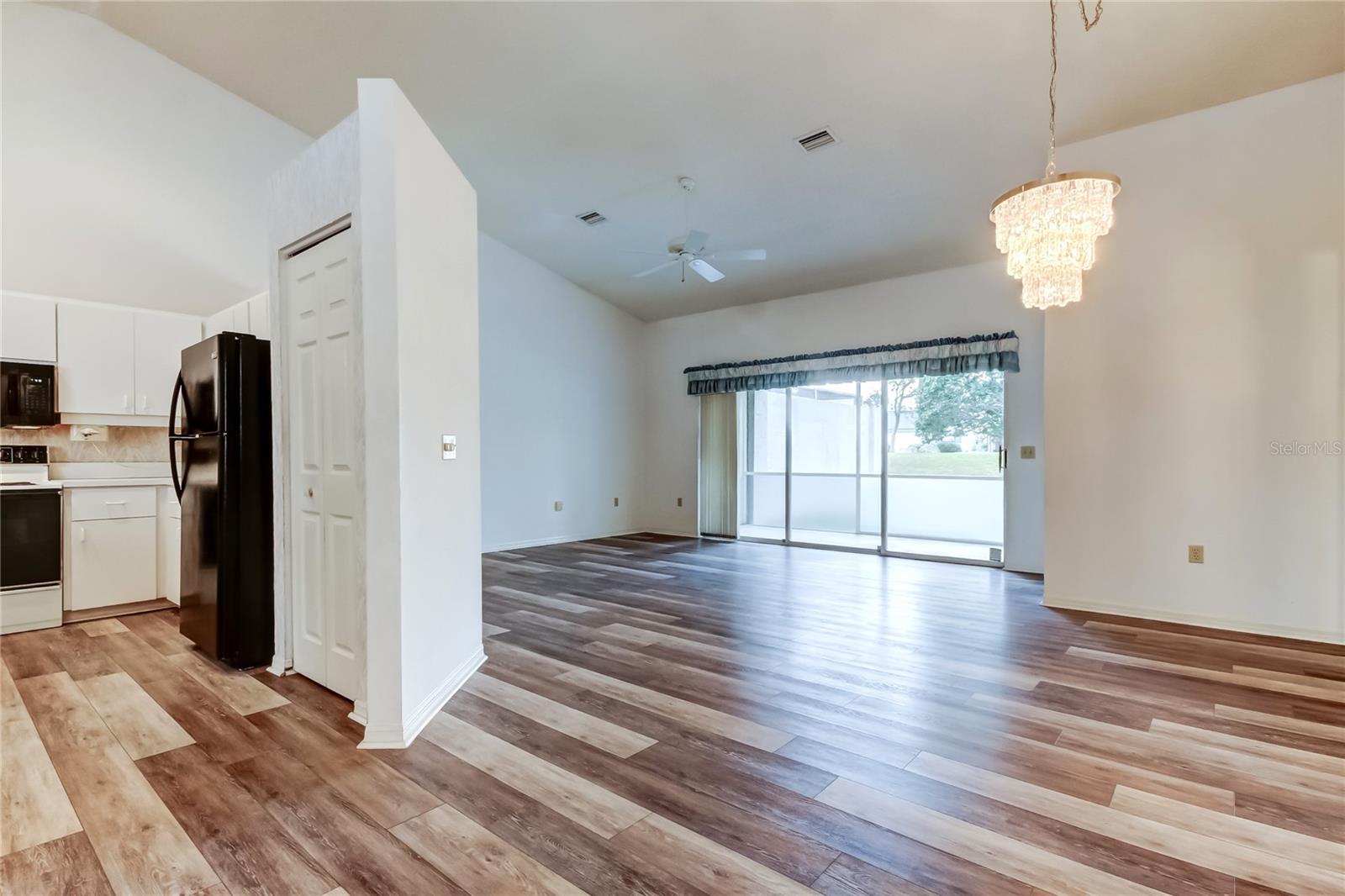 Image 5 of 24 For 7522 Mediterranean Court