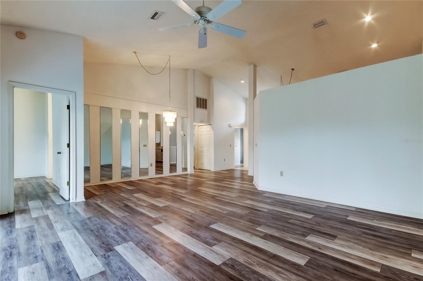 Image 6 of 24 For 7522 Mediterranean Court