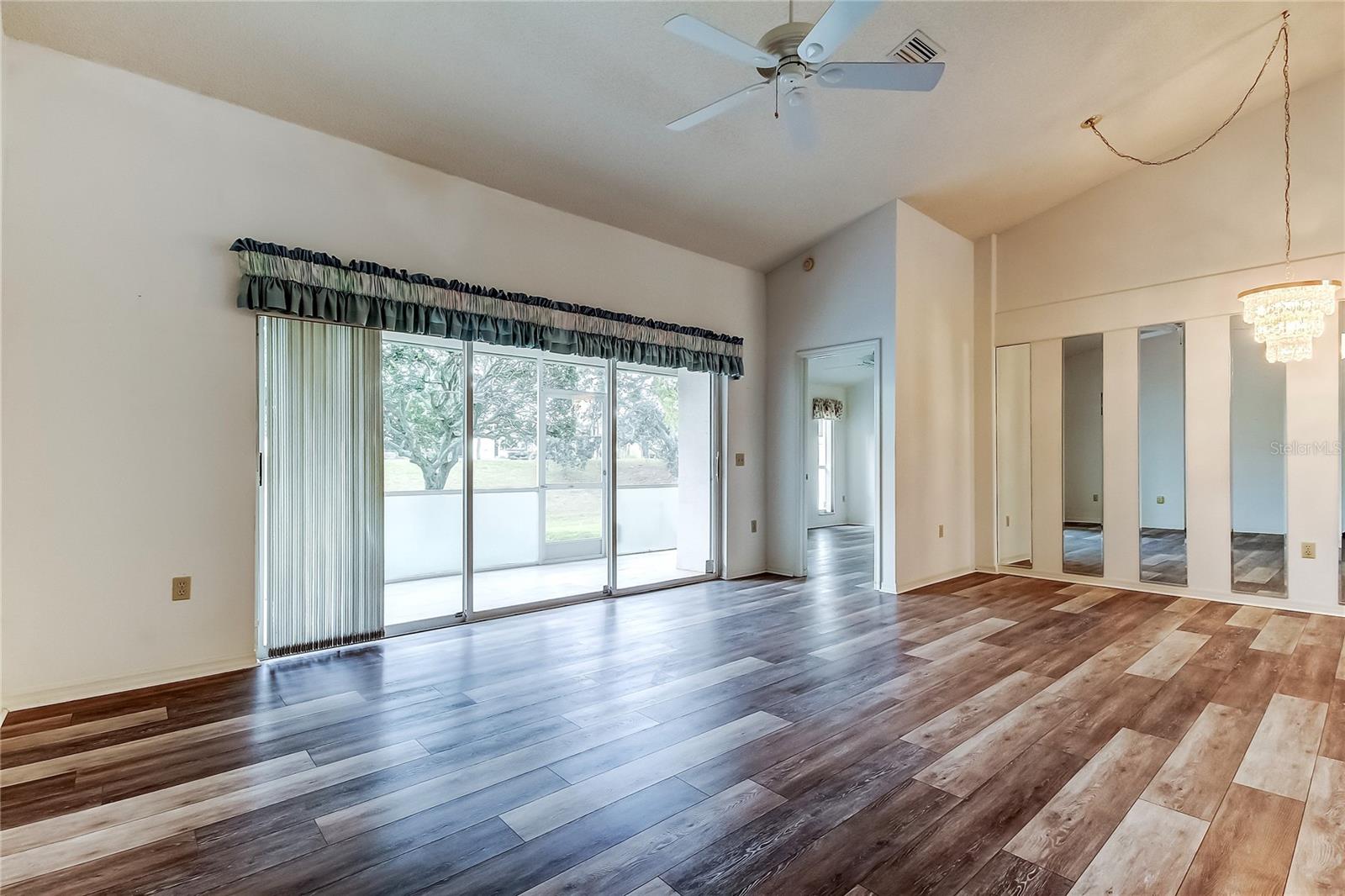 Image 7 of 24 For 7522 Mediterranean Court