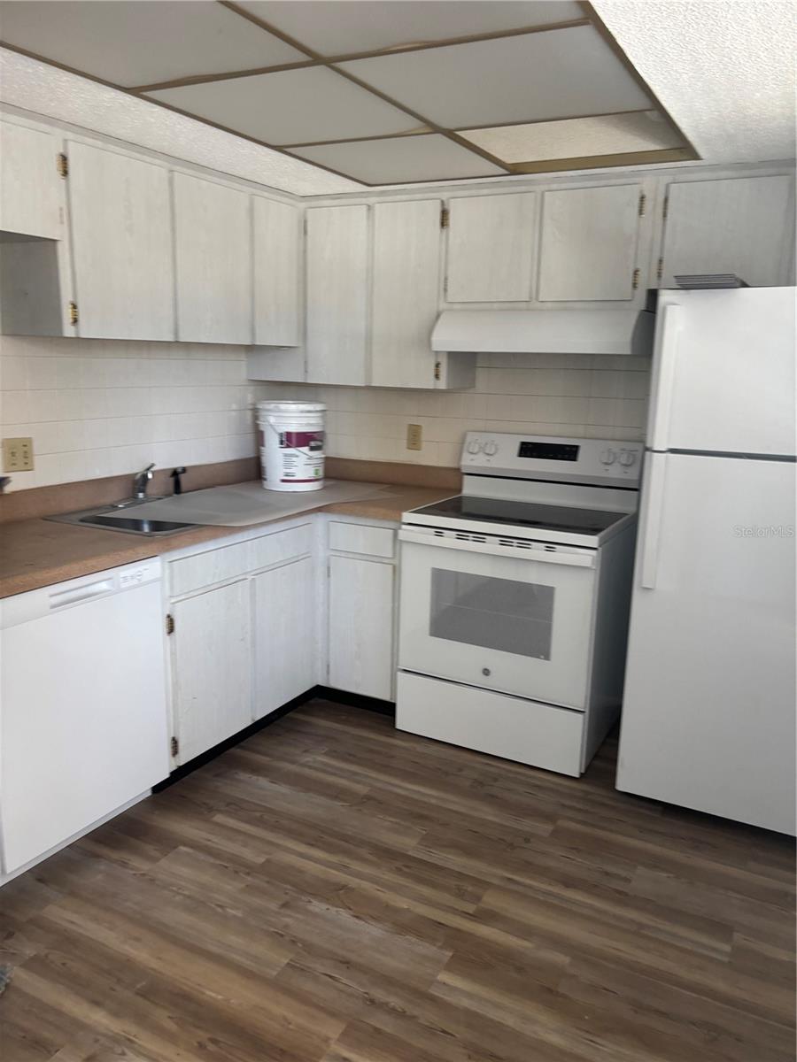 Image 7 of 17 For 821 Deleon Court 303