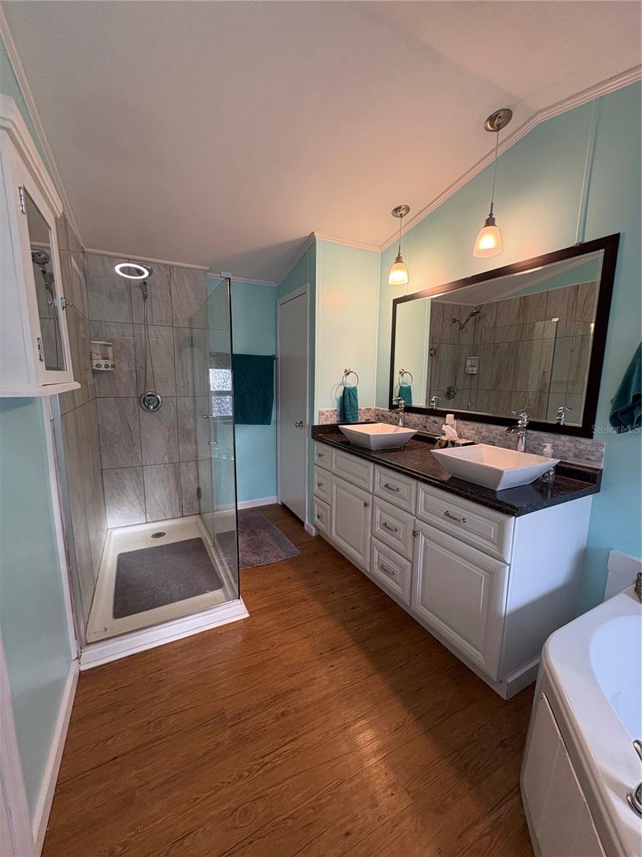 Image 15 of 41 For 4981 Lyons Street