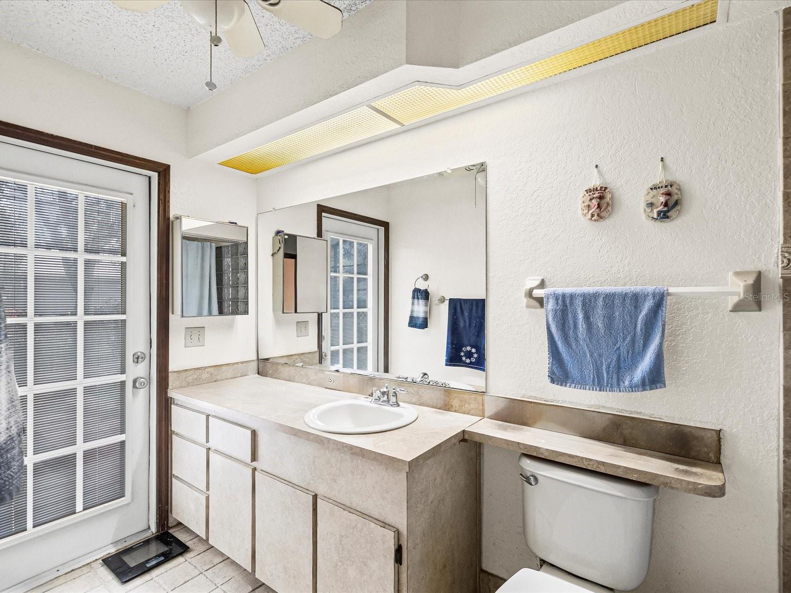 Image 17 of 38 For 18824 Parade Road