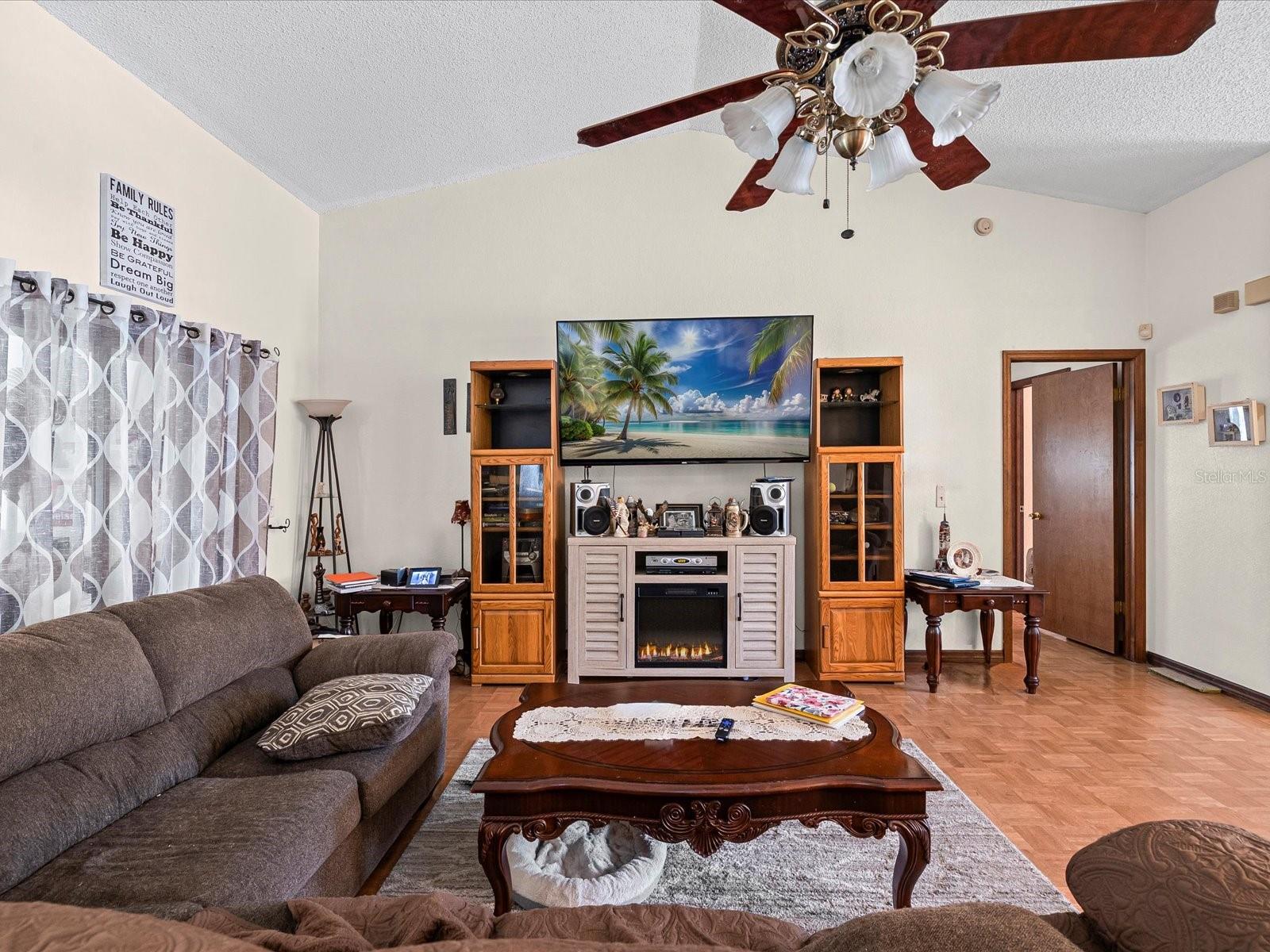 Image 2 of 38 For 18824 Parade Road