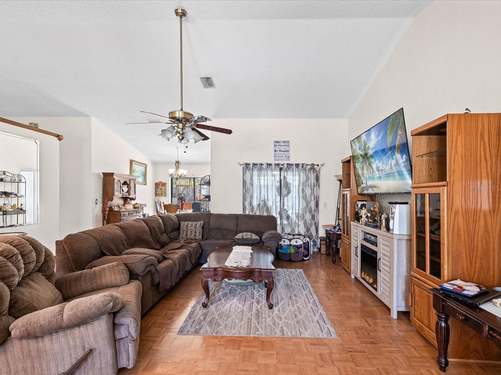 Image 3 of 38 For 18824 Parade Road