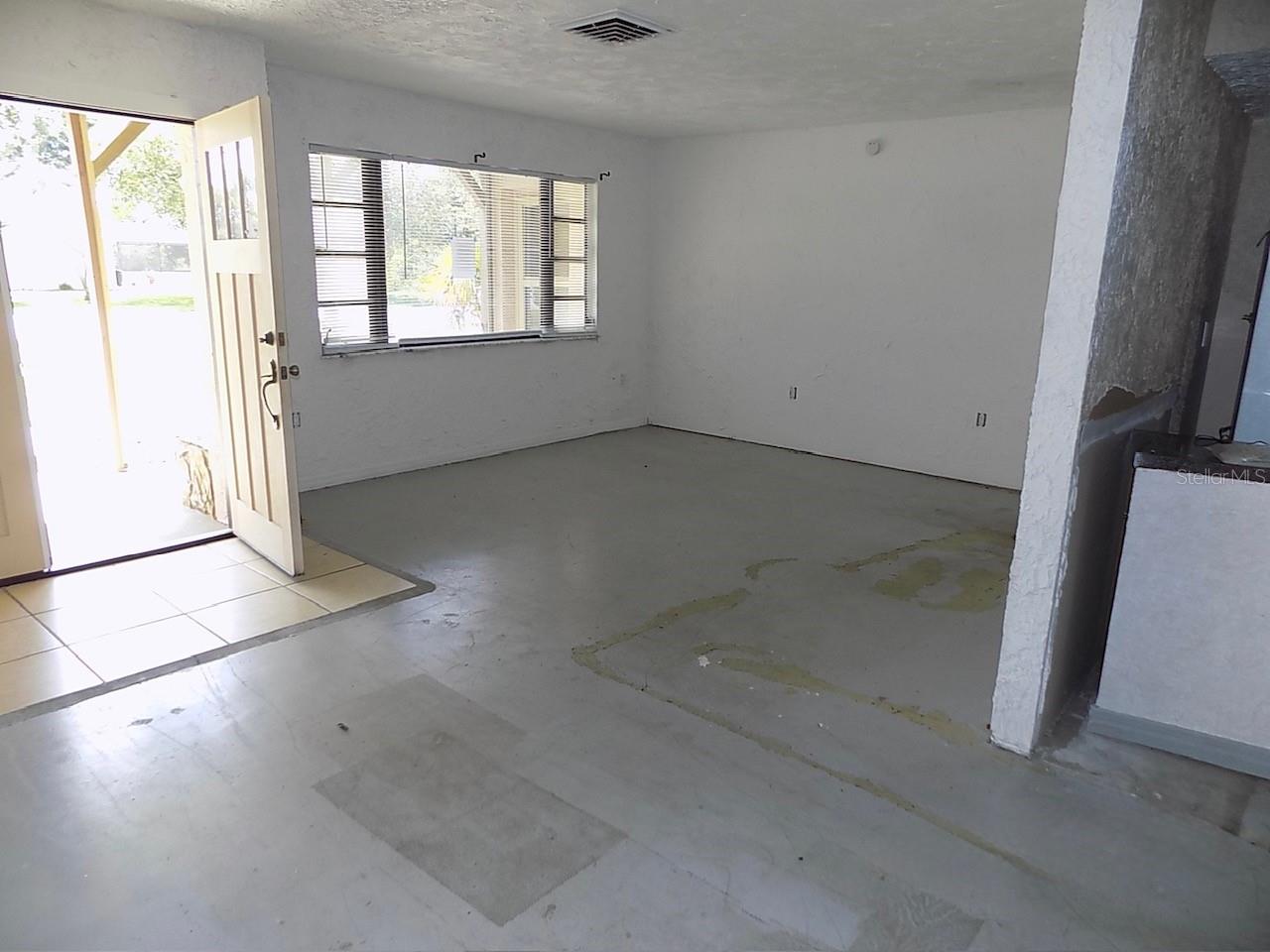 Image 3 of 15 For 8568 Heather Boulevard