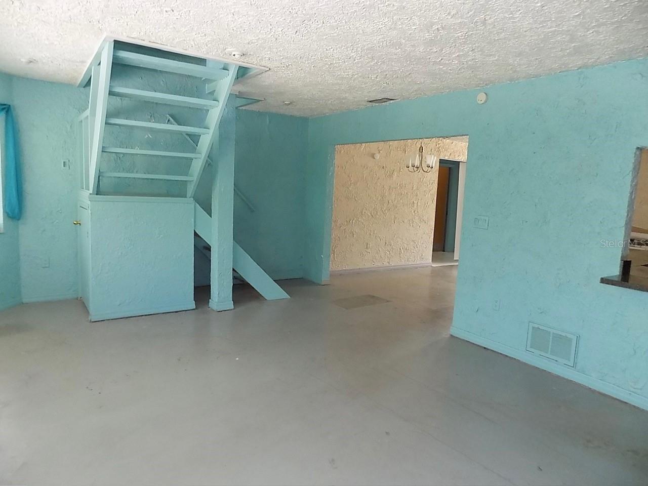 Image 5 of 15 For 8568 Heather Boulevard