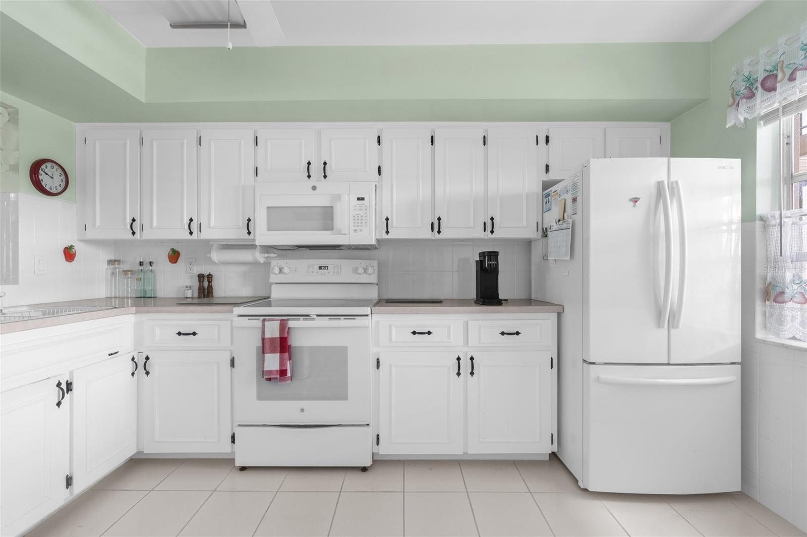 Image 5 of 20 For 4632 Marine Parkway 208