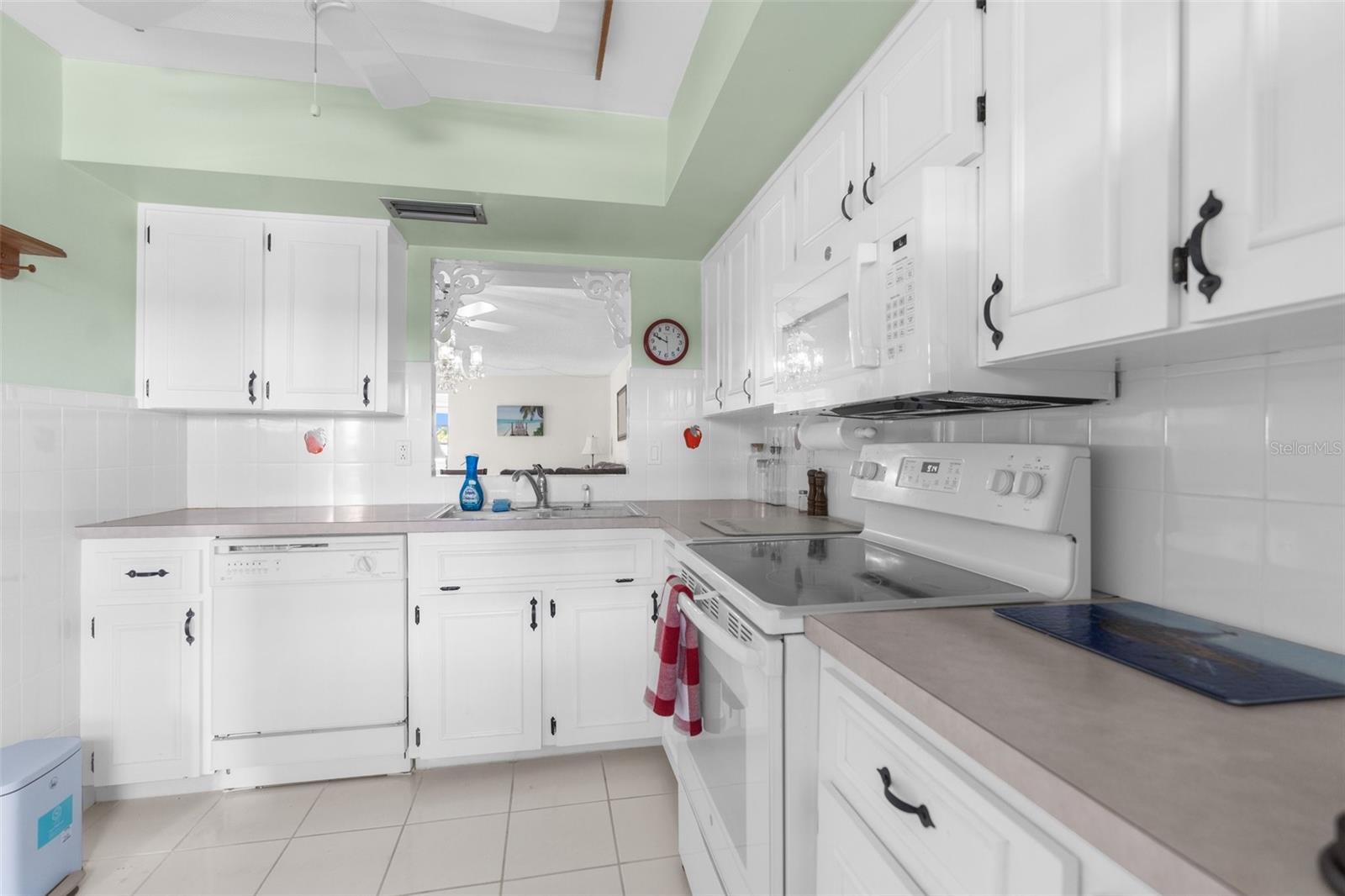 Image 6 of 20 For 4632 Marine Parkway 208