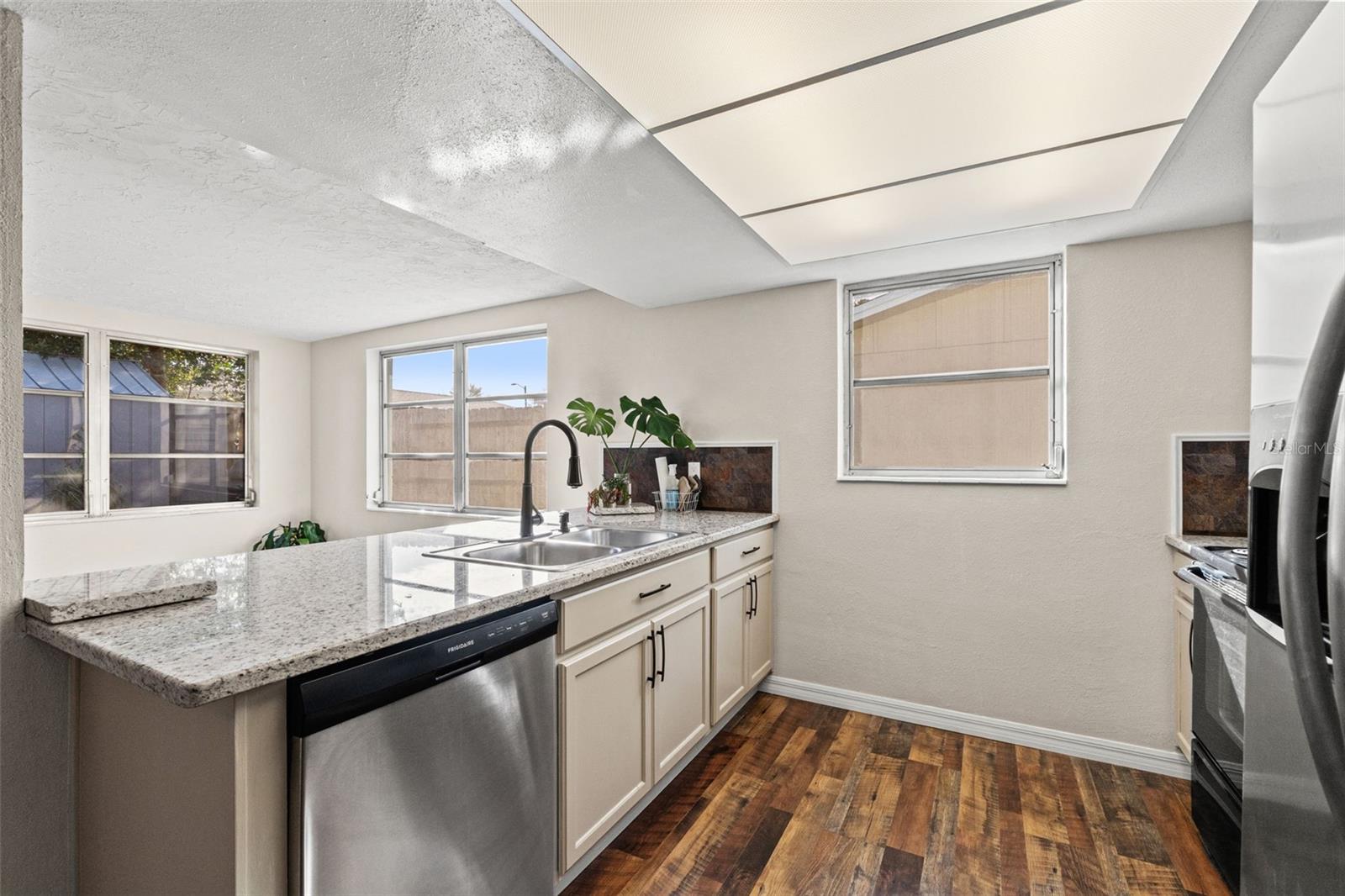 Image 24 of 50 For 4720 Durney Street