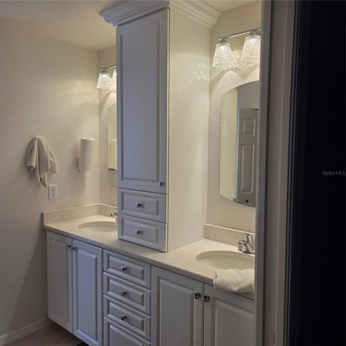 Image 16 of 40 For 16 Meadowlake Circle S