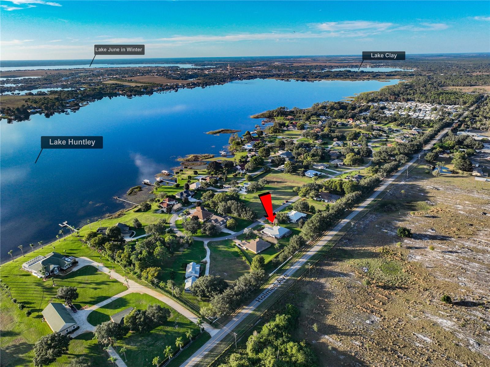 Image 2 of 40 For 16 Meadowlake Circle S