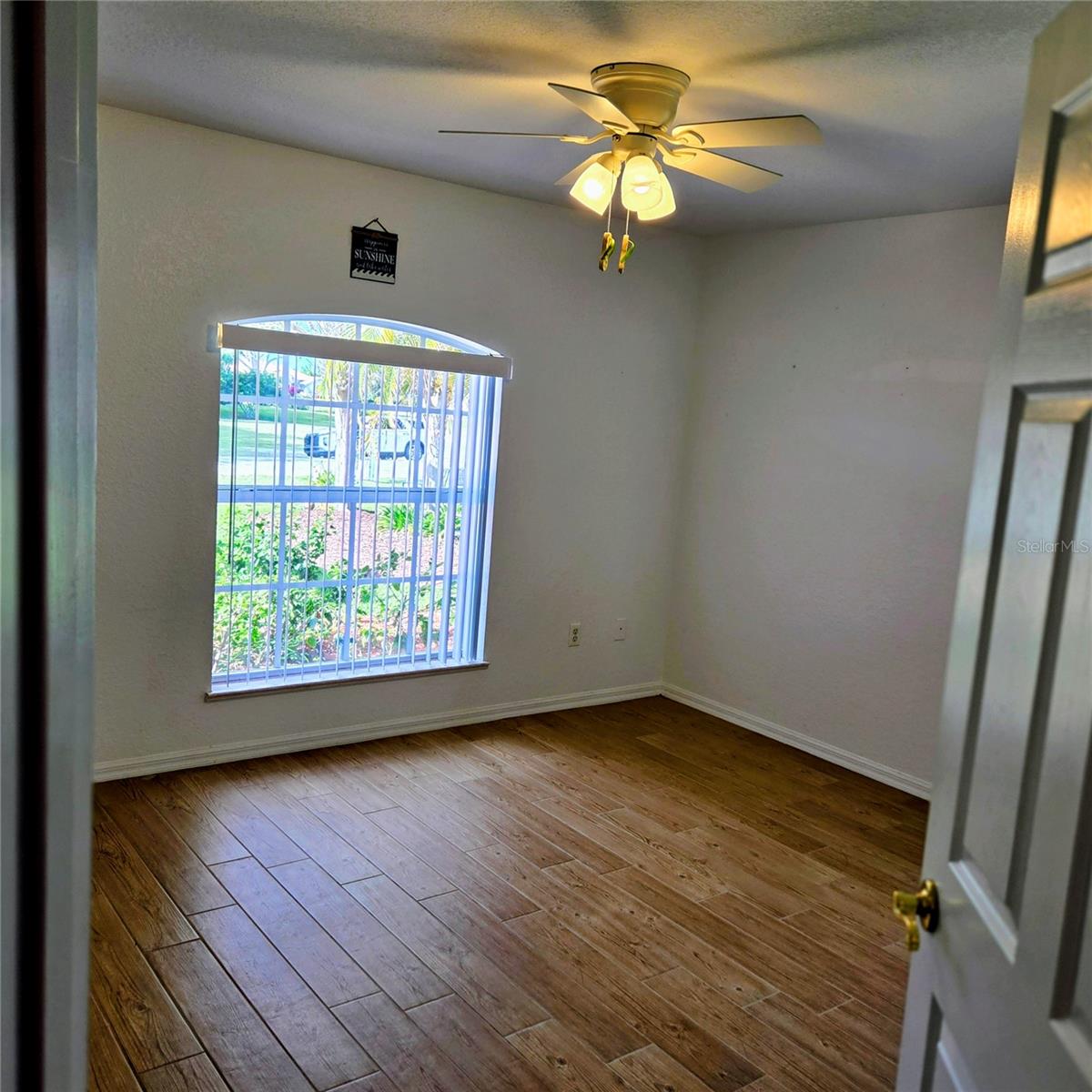 Image 21 of 40 For 16 Meadowlake Circle S