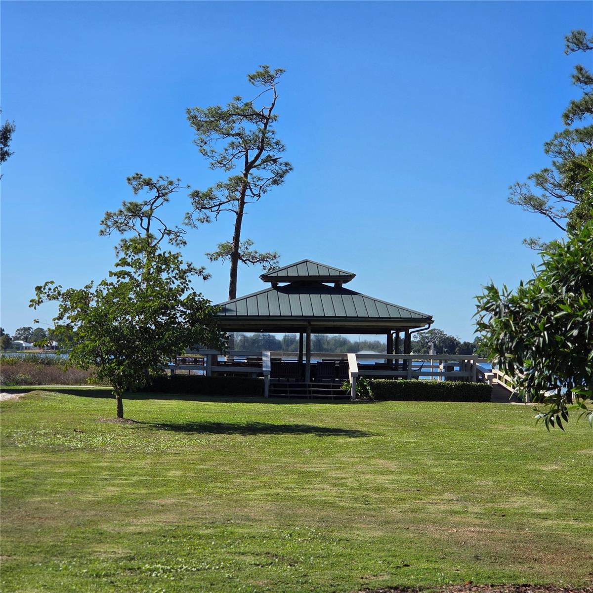 Image 34 of 40 For 16 Meadowlake Circle S