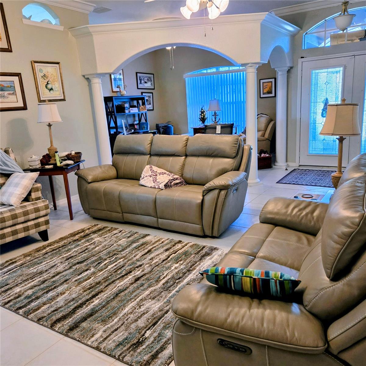 Image 5 of 40 For 16 Meadowlake Circle S