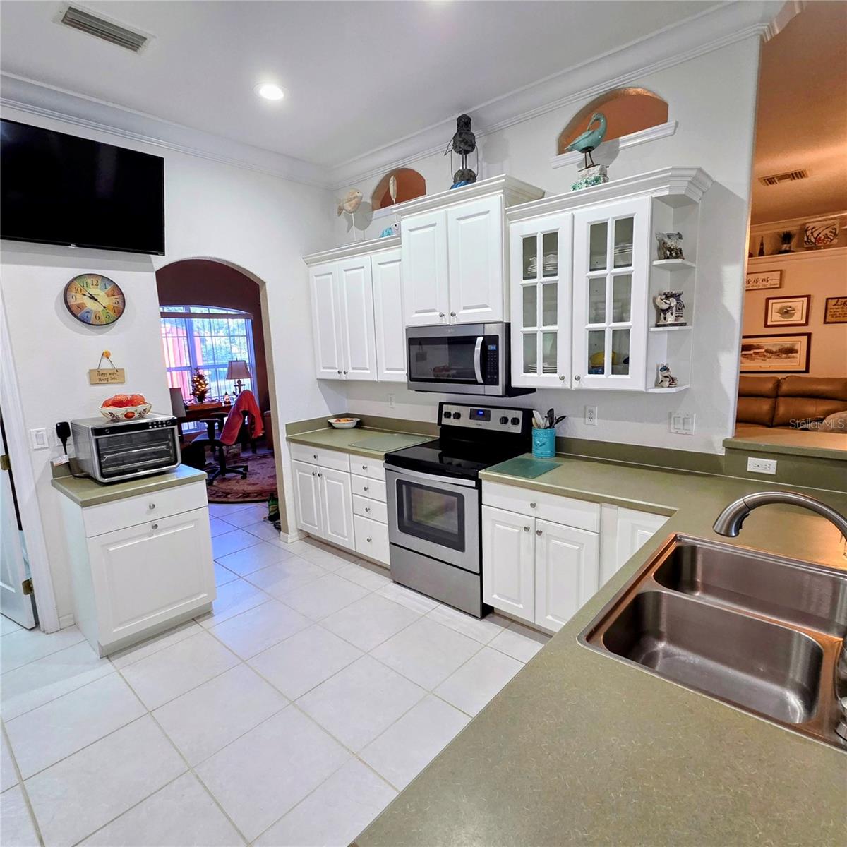 Image 8 of 40 For 16 Meadowlake Circle S