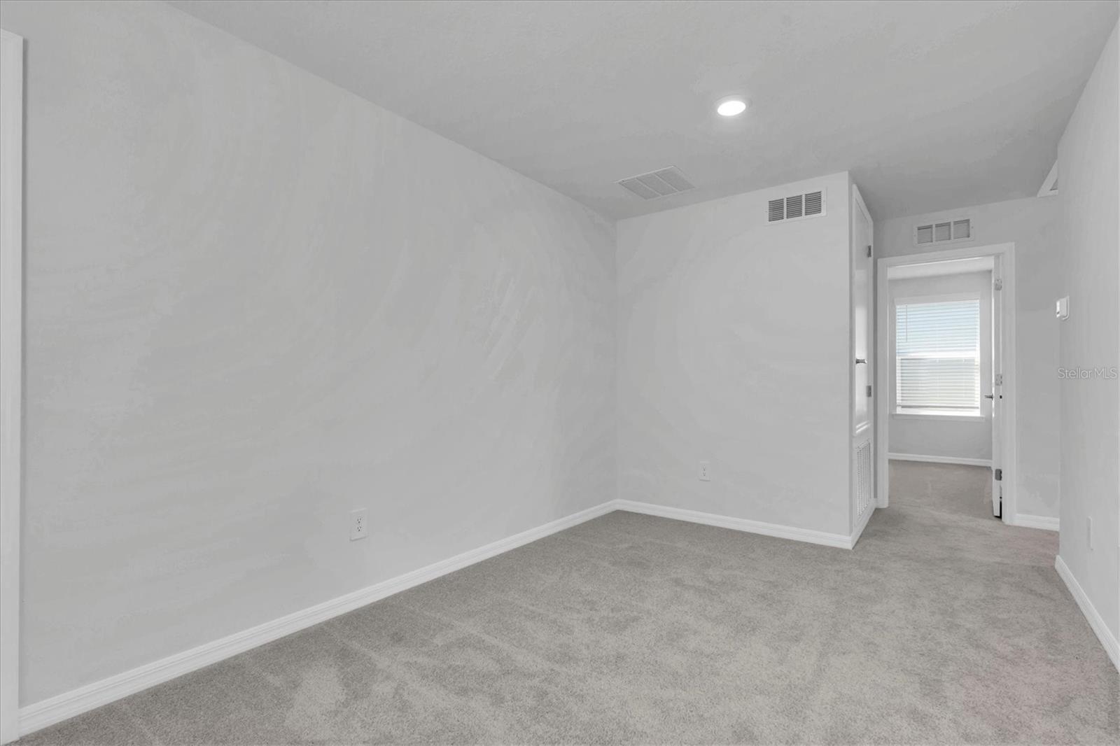 Image 10 of 41 For 17594 Pleasantview Boulevard