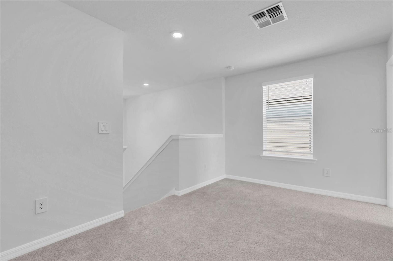 Image 11 of 41 For 17594 Pleasantview Boulevard
