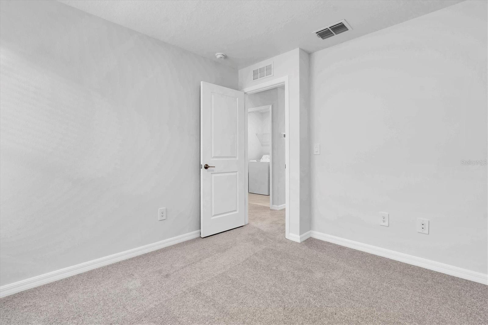 Image 13 of 41 For 17594 Pleasantview Boulevard