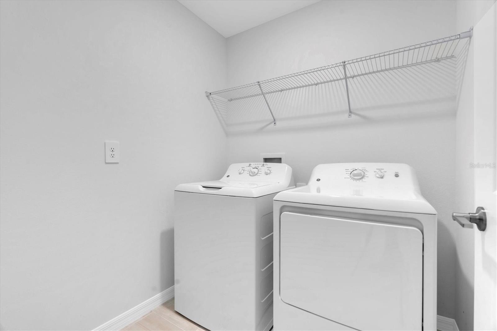 Image 14 of 41 For 17594 Pleasantview Boulevard