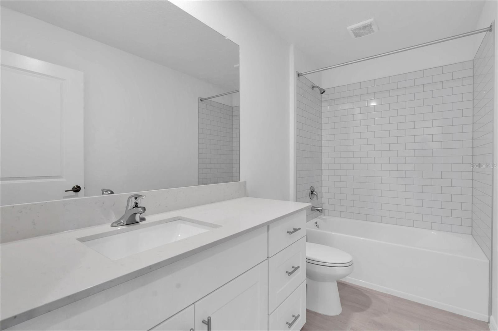 Image 15 of 41 For 17594 Pleasantview Boulevard