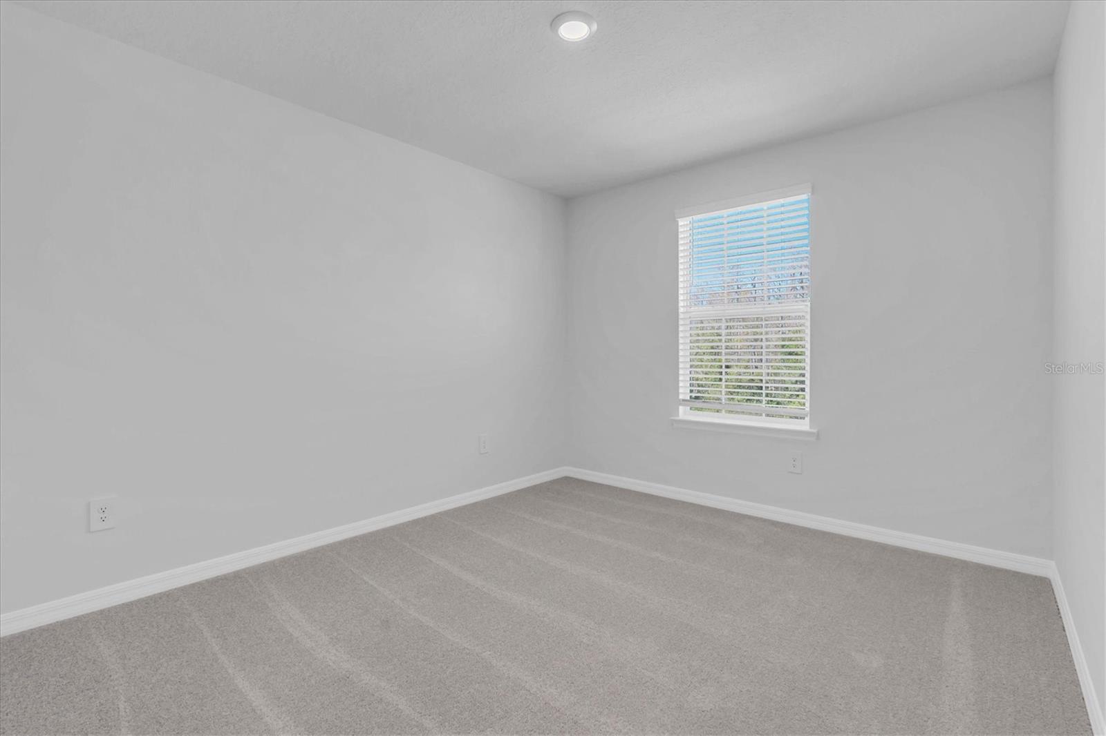 Image 16 of 41 For 17594 Pleasantview Boulevard