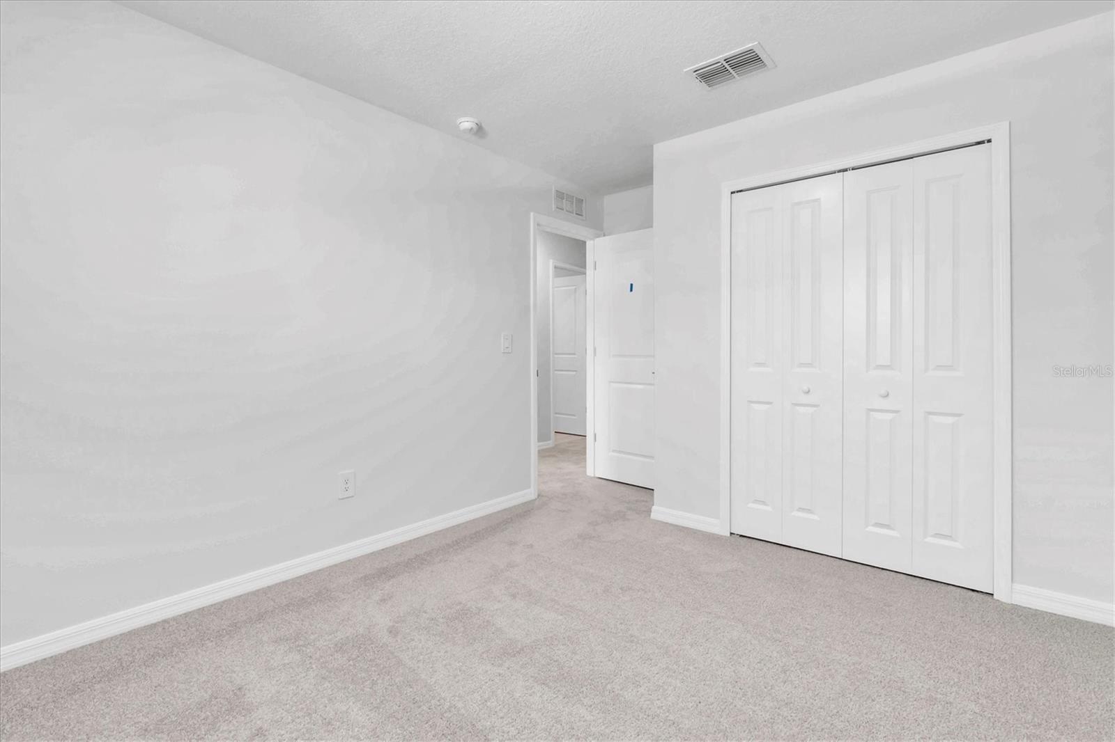 Image 17 of 41 For 17594 Pleasantview Boulevard