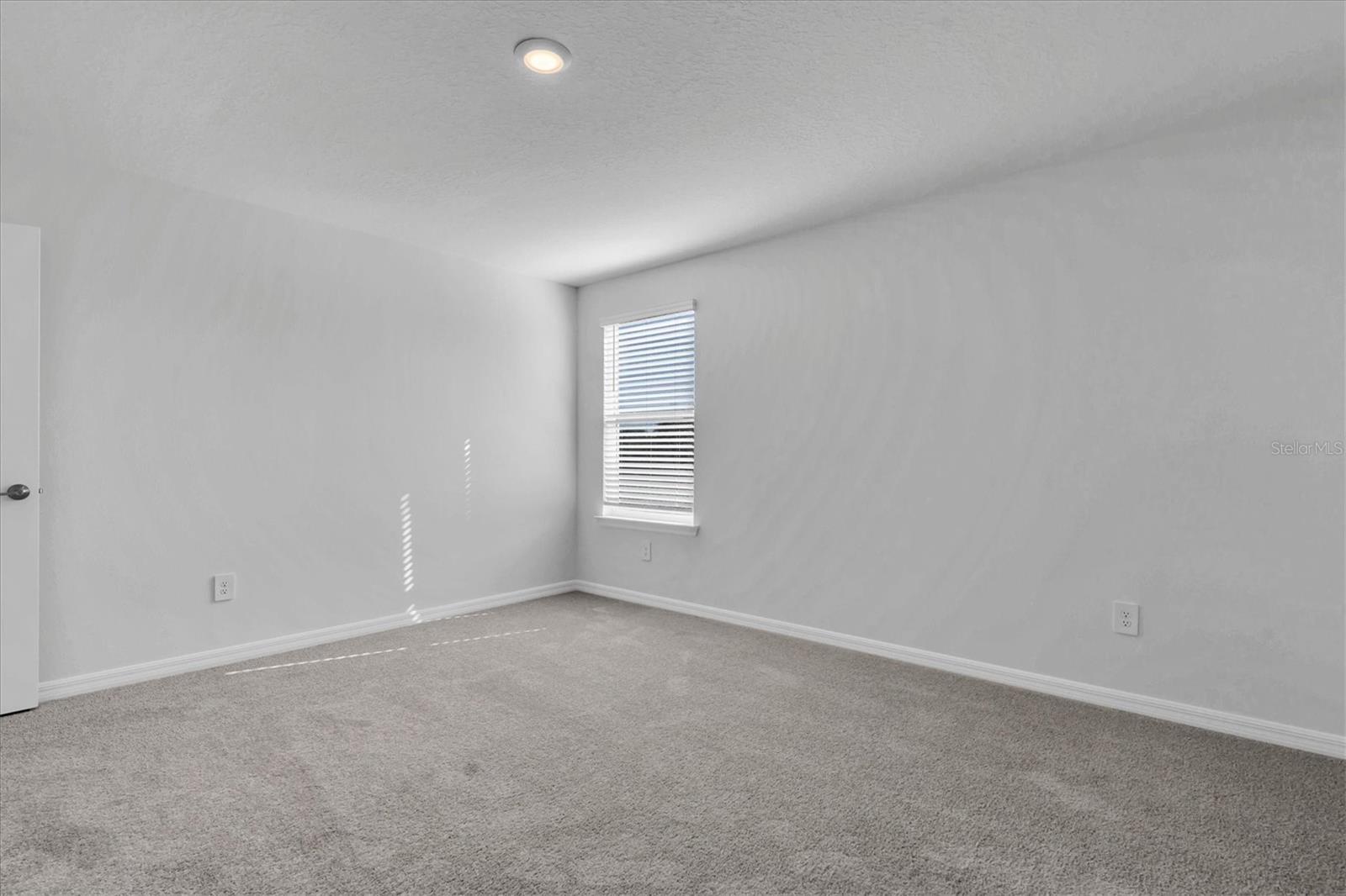 Image 21 of 41 For 17594 Pleasantview Boulevard