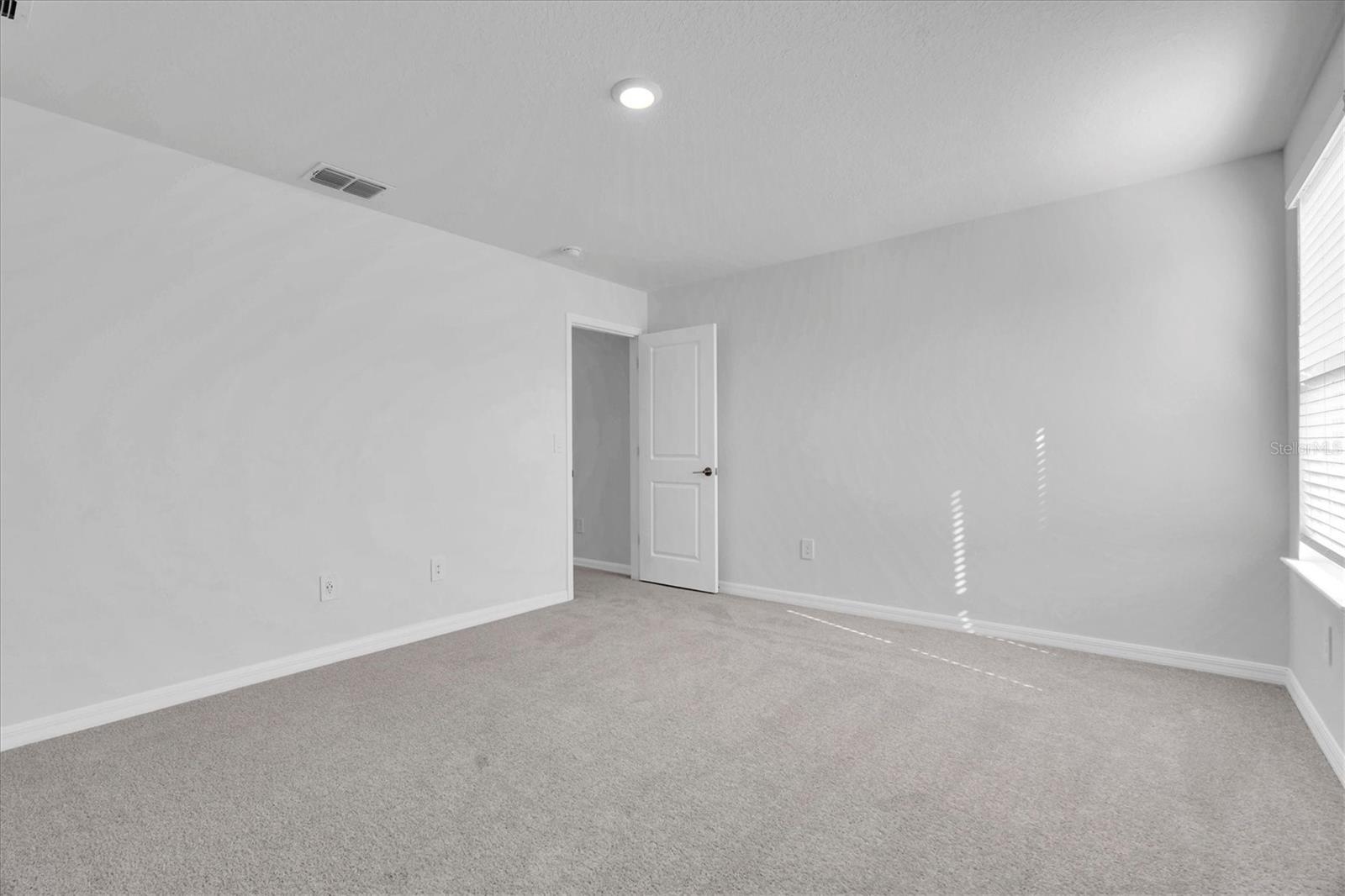 Image 22 of 41 For 17594 Pleasantview Boulevard