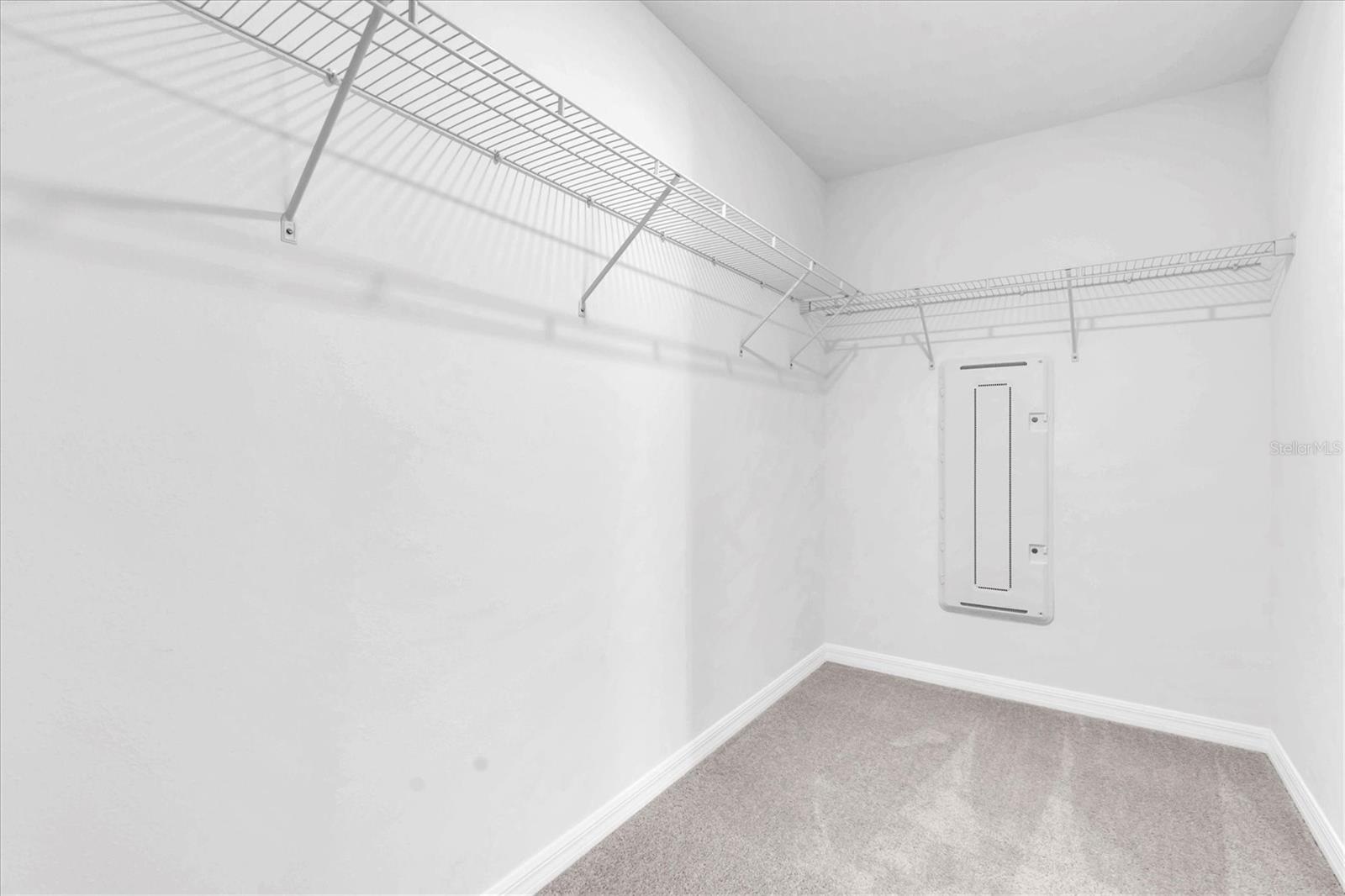 Image 24 of 41 For 17594 Pleasantview Boulevard