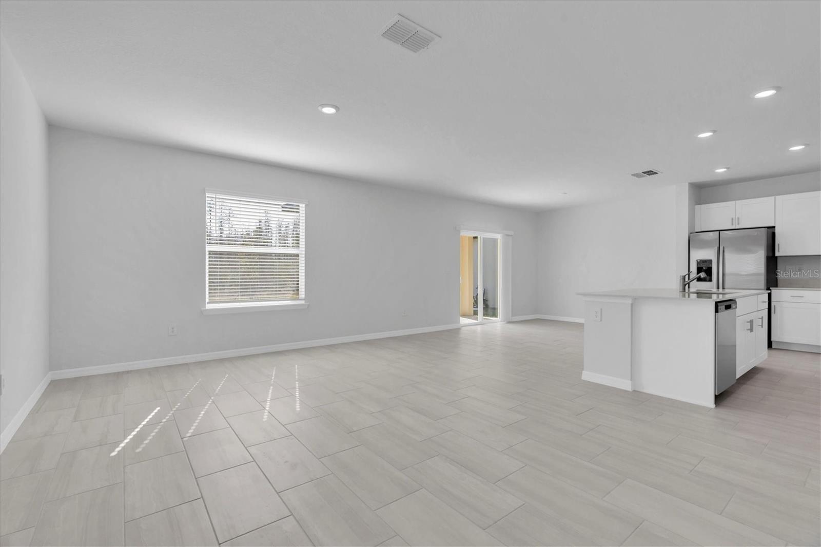 Image 26 of 41 For 17594 Pleasantview Boulevard