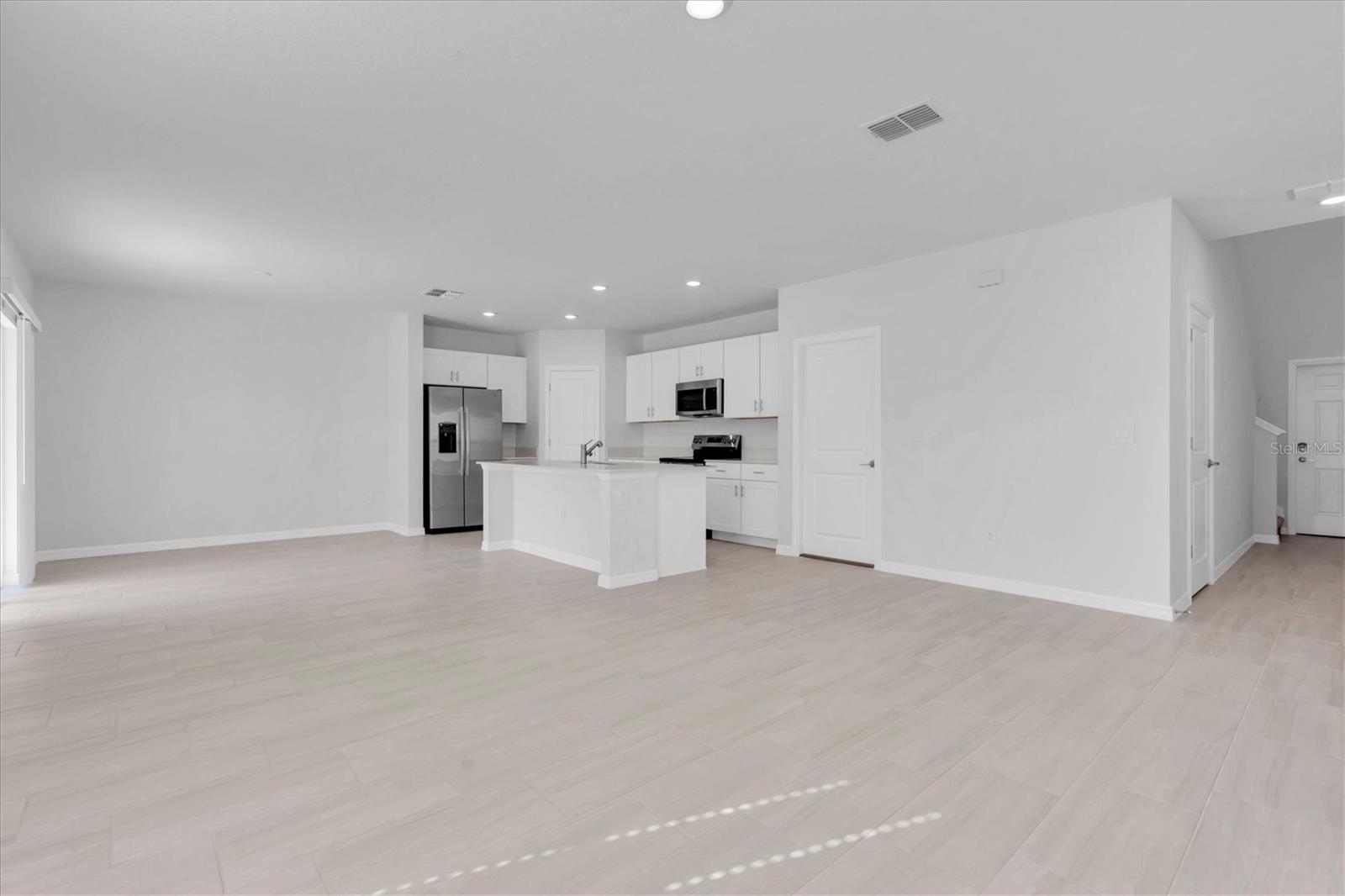 Image 27 of 41 For 17594 Pleasantview Boulevard