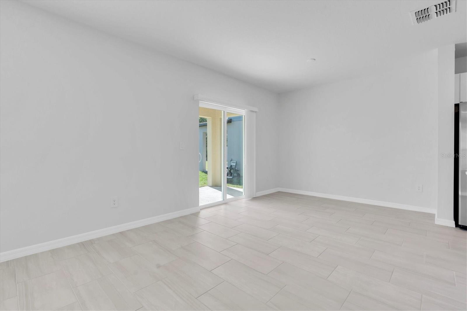 Image 30 of 41 For 17594 Pleasantview Boulevard