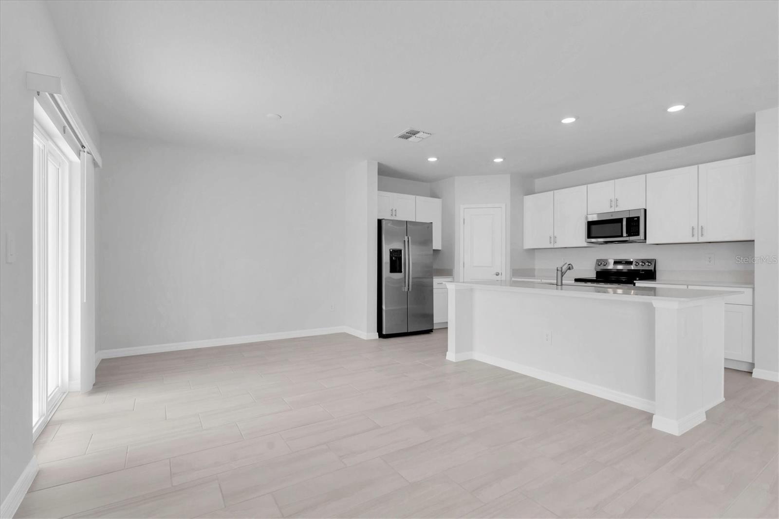 Image 31 of 41 For 17594 Pleasantview Boulevard